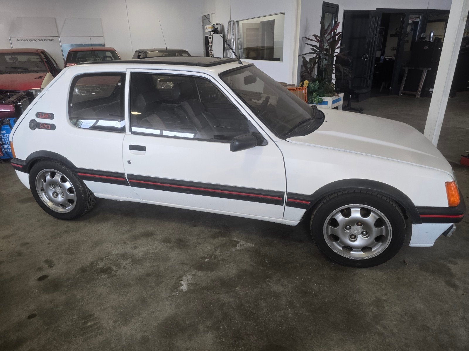 Peugeot 205 gti project Auto. lees text goed!, foto 5