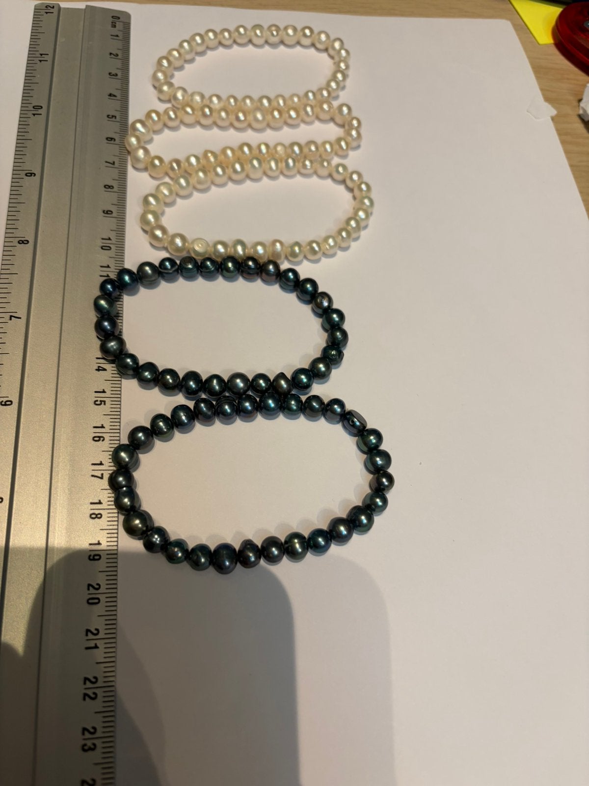 Vijf strengen/armbanden, zoetwaterparels, wit en donker, Sieraden, Tassen en Uiterlijk, Armbanden, Ophalen of Verzenden, Zo goed als nieuw