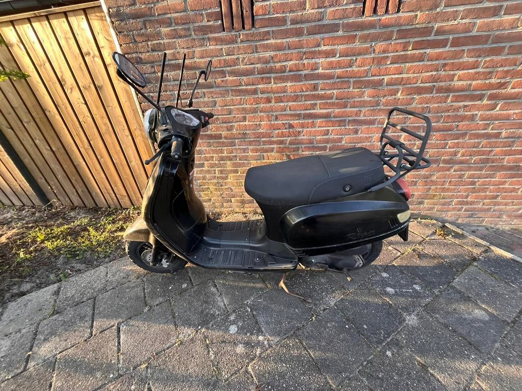 Scooter te koop – opknapper of voor onderdelen, Fietsen en Brommers, Snorfietsen en Snorscooters, Gebruikt, Benzine, Ophalen, Overige merken