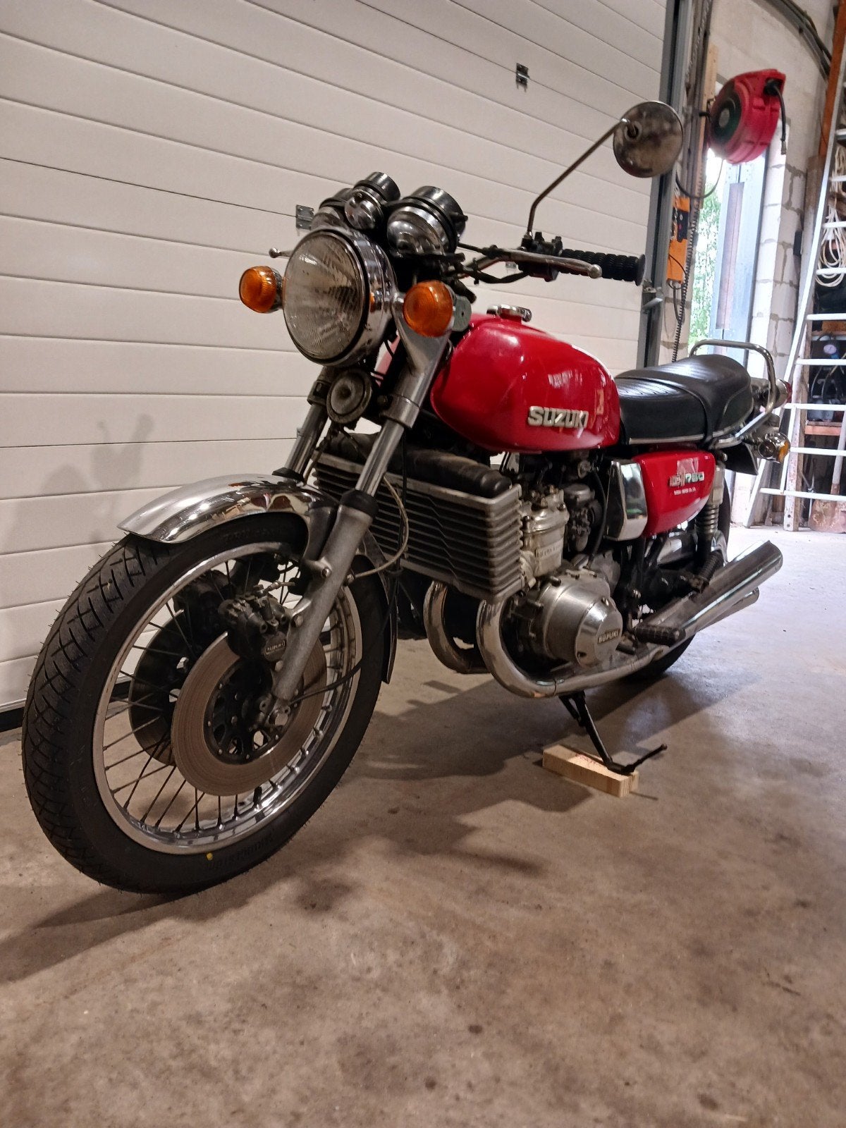 suzuki gt750, Motoren, 750 cc, Gebruikt, 3 cilinders, Meer dan 35 kW