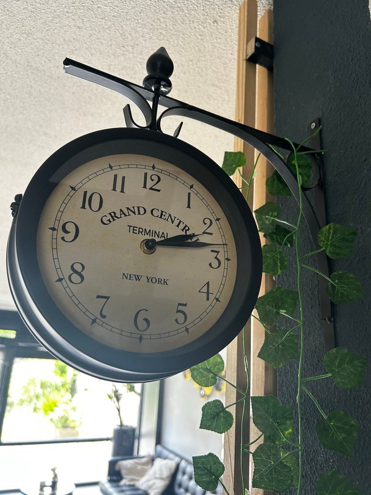Vintage‑Style DoubleSided Wall Clock Grand Central Terminal, Ophalen of Verzenden, Zo goed als nieuw, Wandklok