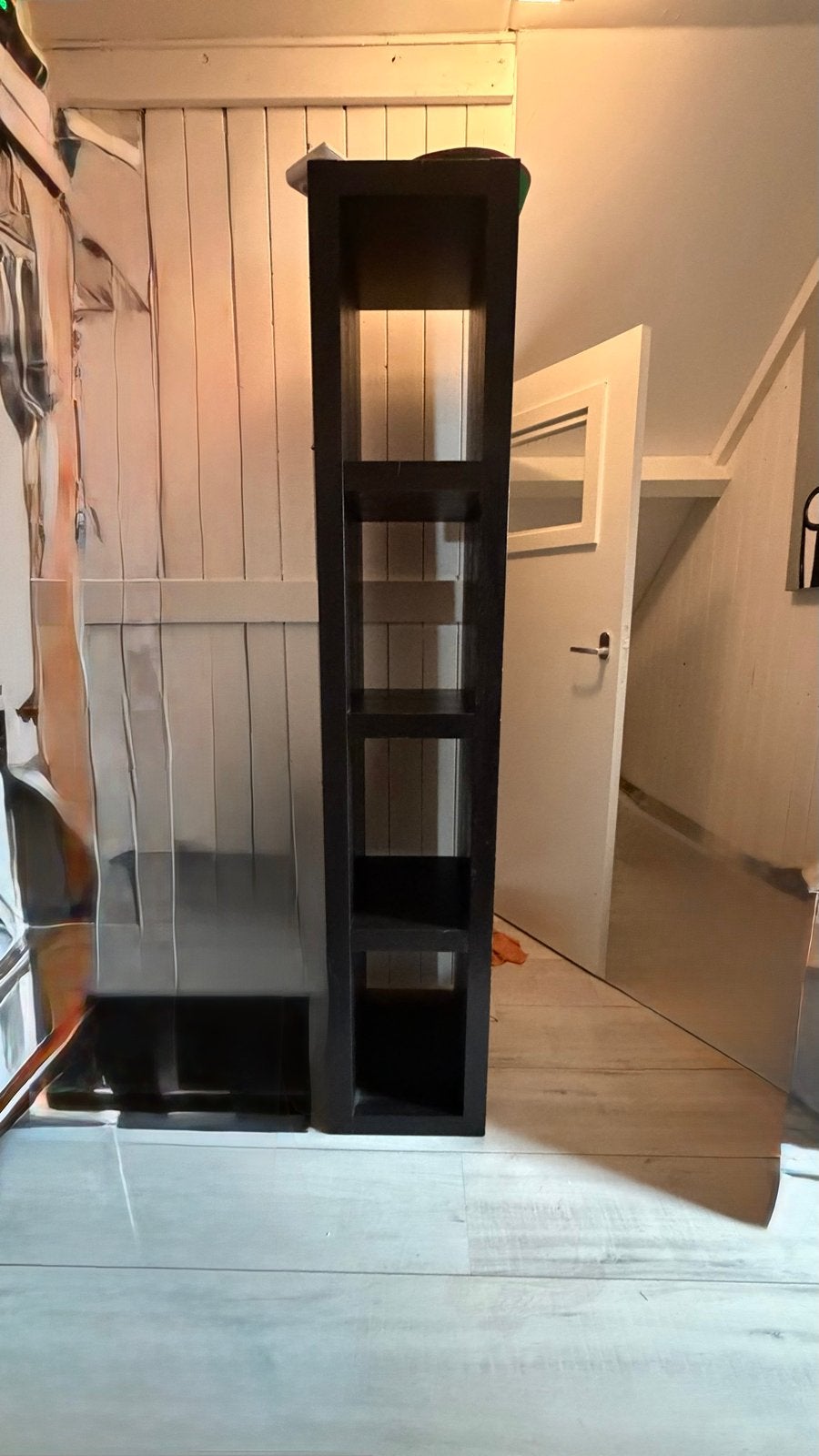 Zwart smalle kast met 4 vakken, Ophalen, Met plank(en), Minder dan 50 cm, Gebruikt