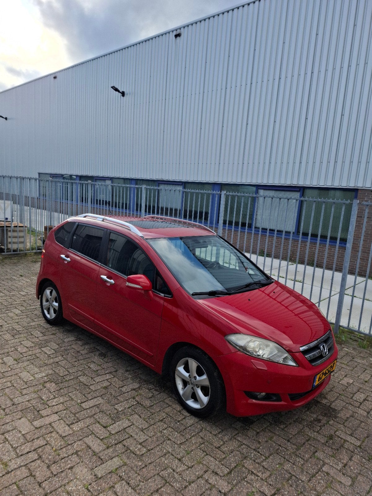 Honda FR-V 1.8 I AUT 2008 Rood, Auto's, 4 cilinders, Origineel Nederlands, 6 stoelen, 500 kg