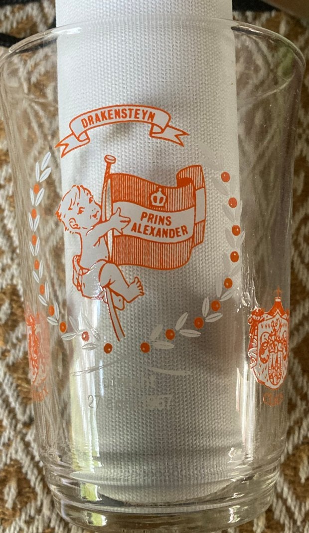 Glas geboorte Willem Alexander, 27-4-1967 - Beatrix, Claus,, Ophalen of Verzenden, Gebruikt, Servies