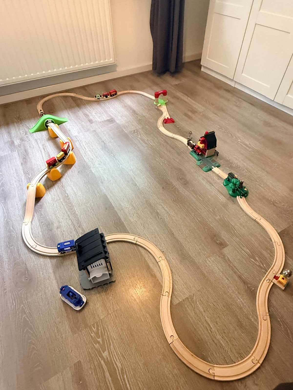 Grote Brio Treinset met Politiebureau en Boerderij, Ophalen of Verzenden, Zo goed als nieuw