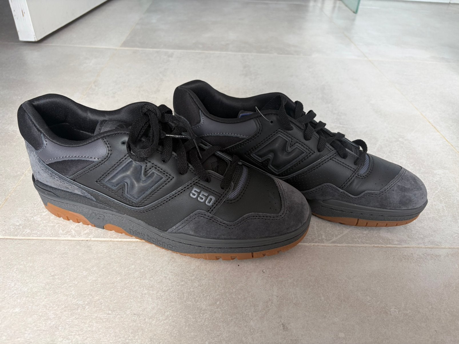 New Balance 550 Black/Grey Gum, Kleding | Heren, Zwart, Nieuw, Ophalen of Verzenden, Sneakers of Gympen