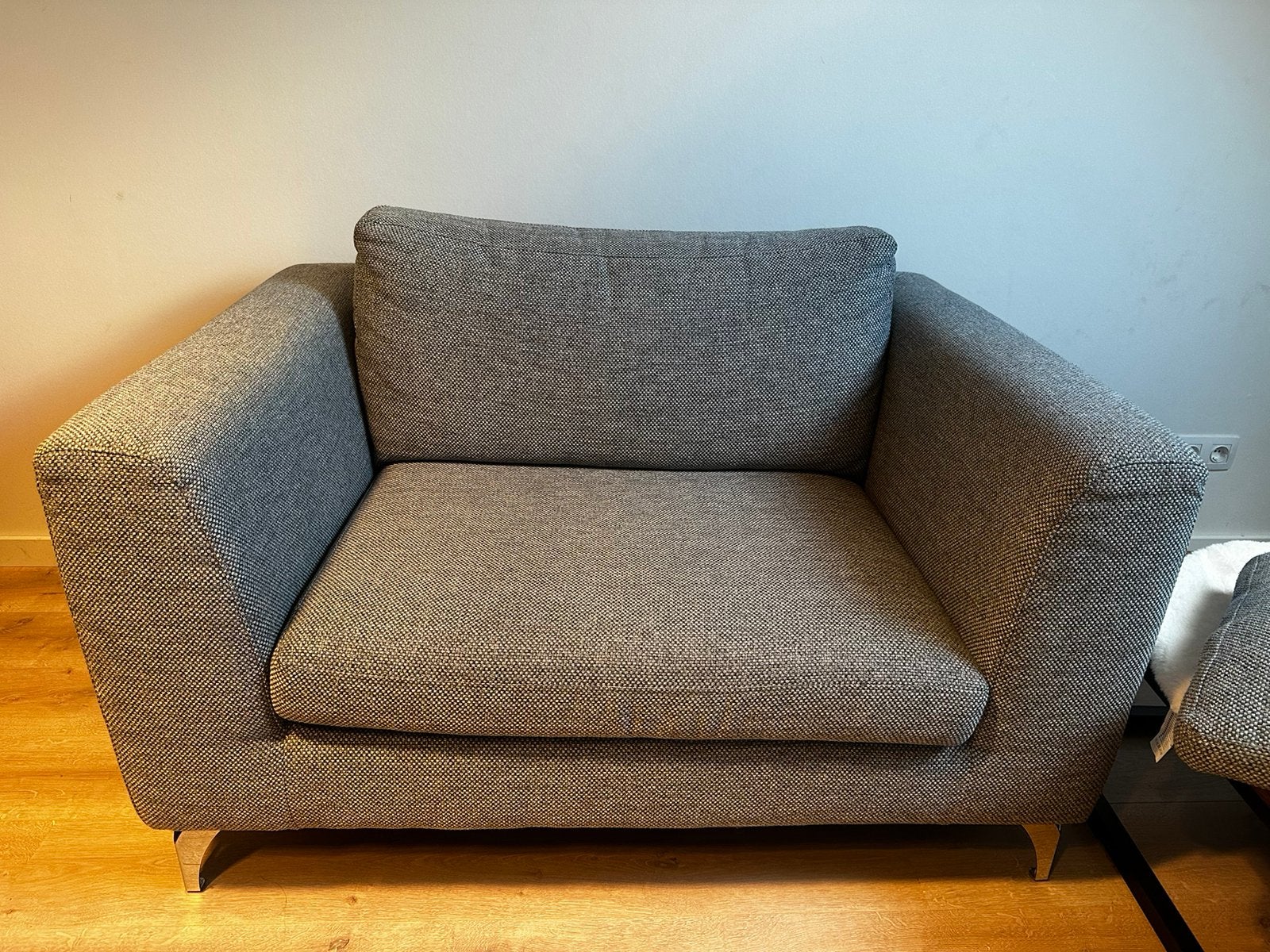 Grijze loveseat te koop, Ophalen, Tweepersoons, 75 tot 100 cm, Zo goed als nieuw