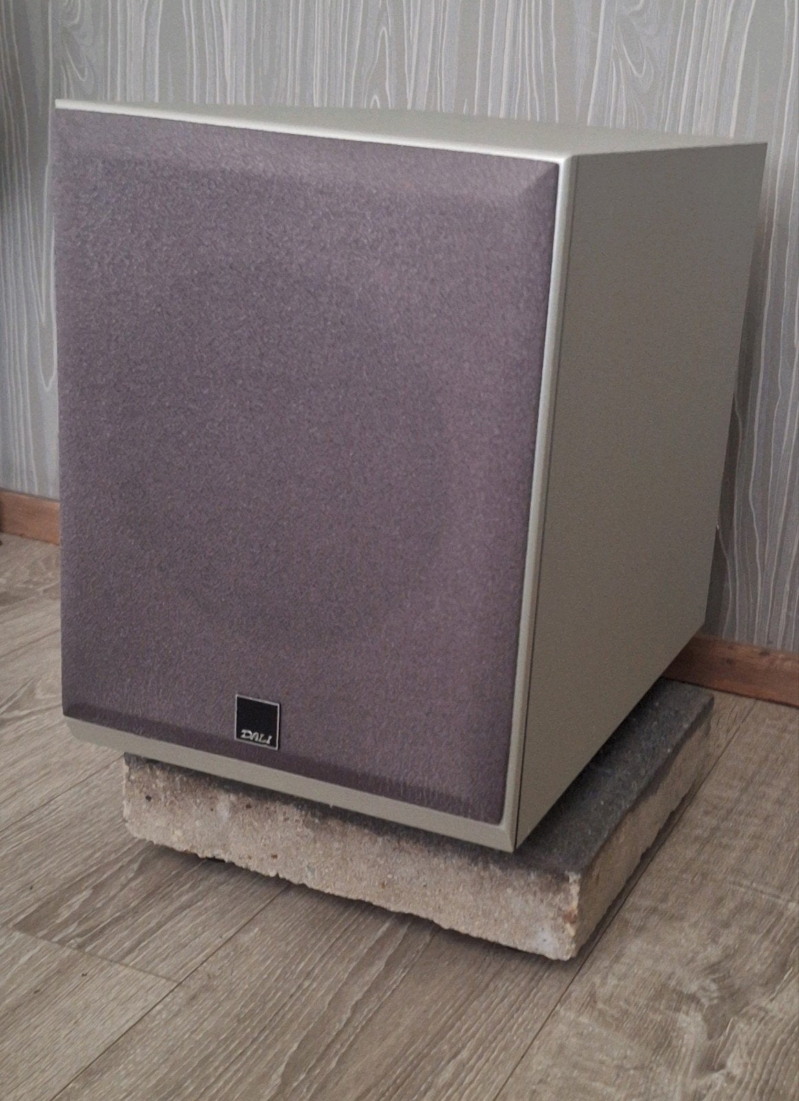 Dali AW 8 Trio Subwoofer. 8 inch, hifi LFE stereo pre out, Ophalen of Verzenden, Gebruikt, Subwoofer, Overige merken
