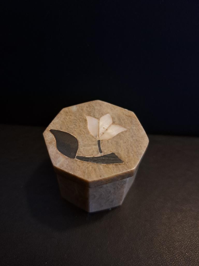 Stenen doosje met ingelegde parelmoer bloem, Antiek en Kunst, Ophalen of Verzenden