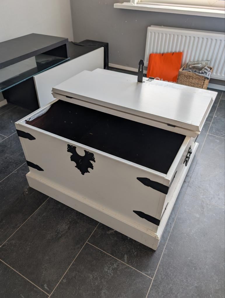 Unieke witte tafel/kist met decoratieve sluiting, Gebruikt, 50 tot 100 cm, Minder dan 50 cm, 50 tot 75 cm