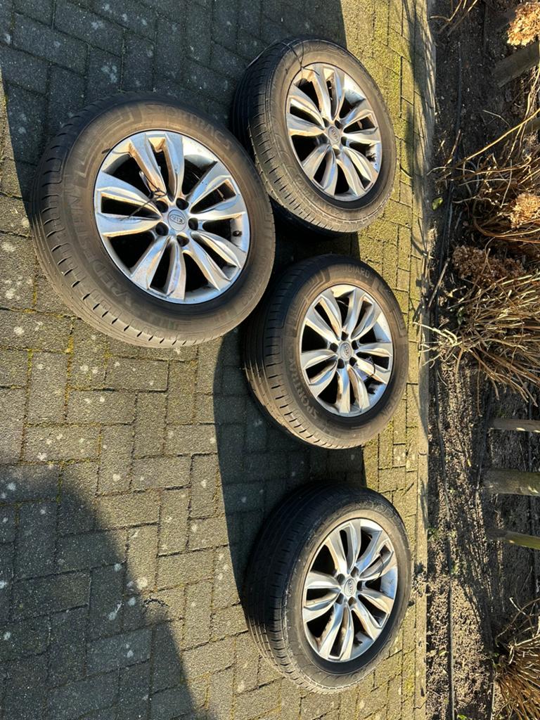 Originele KIA Sorento velgen 18 inch + banden – set van 4, Ophalen, 18 inch, Gebruikt, Winterbanden