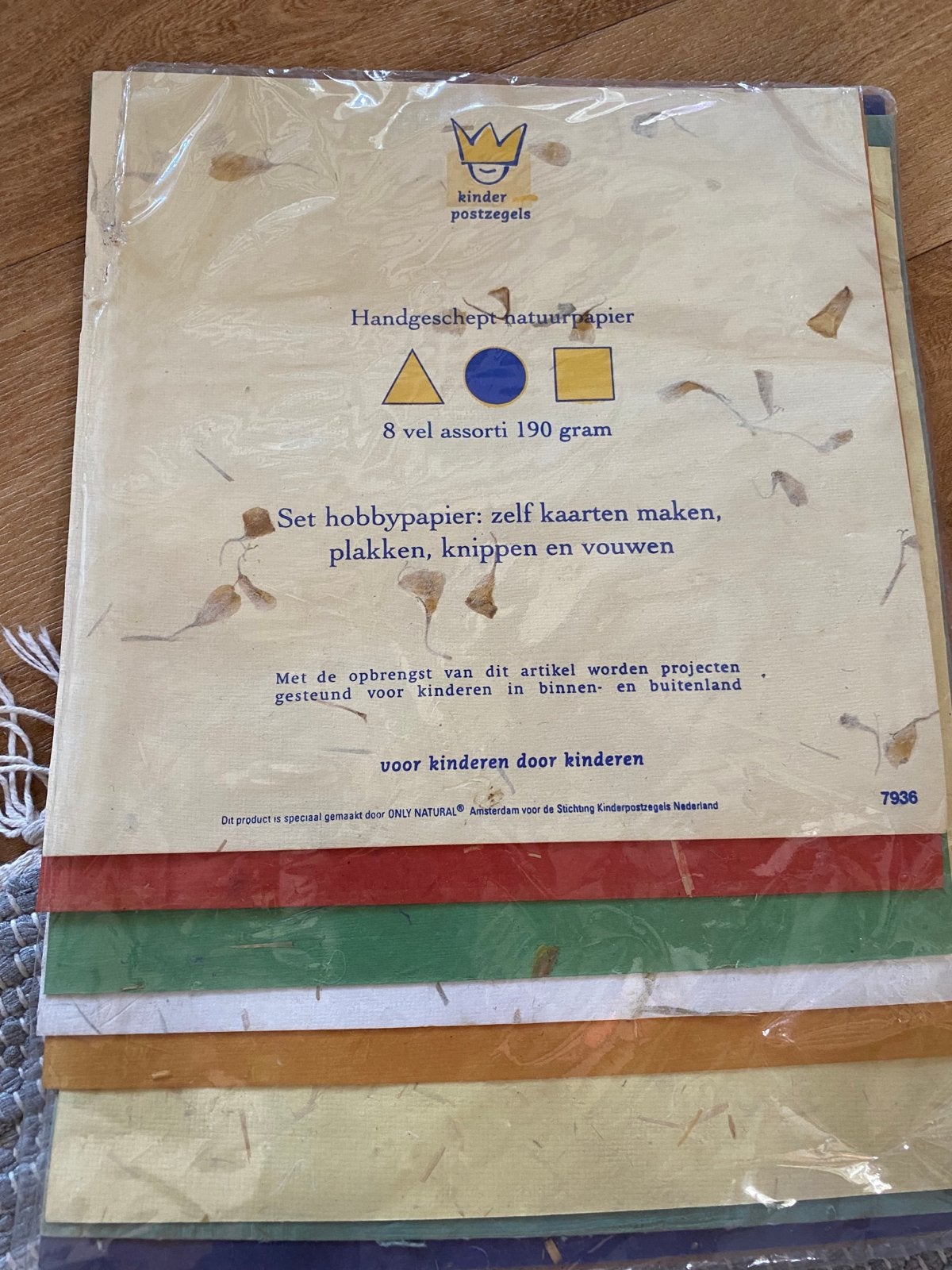 Handgeschept natuurpapier met gedroogde bloemen, Ophalen, Handgemaakt, Nieuw, Meerkleurig