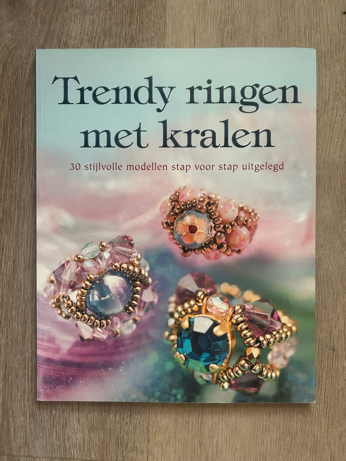 Trendy Ringen met Kralen - Boek voor sieraden maken, Ophalen of Verzenden, Zo goed als nieuw, Overige typen