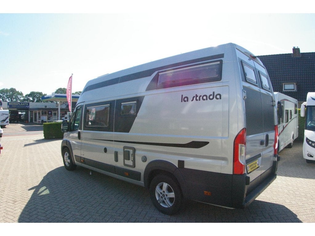 La Strada Avanti Automaat, Enkele bedden., Caravans en Kamperen, Automaat, Buscamper of Camperbus, Ringverwarming, Fiat