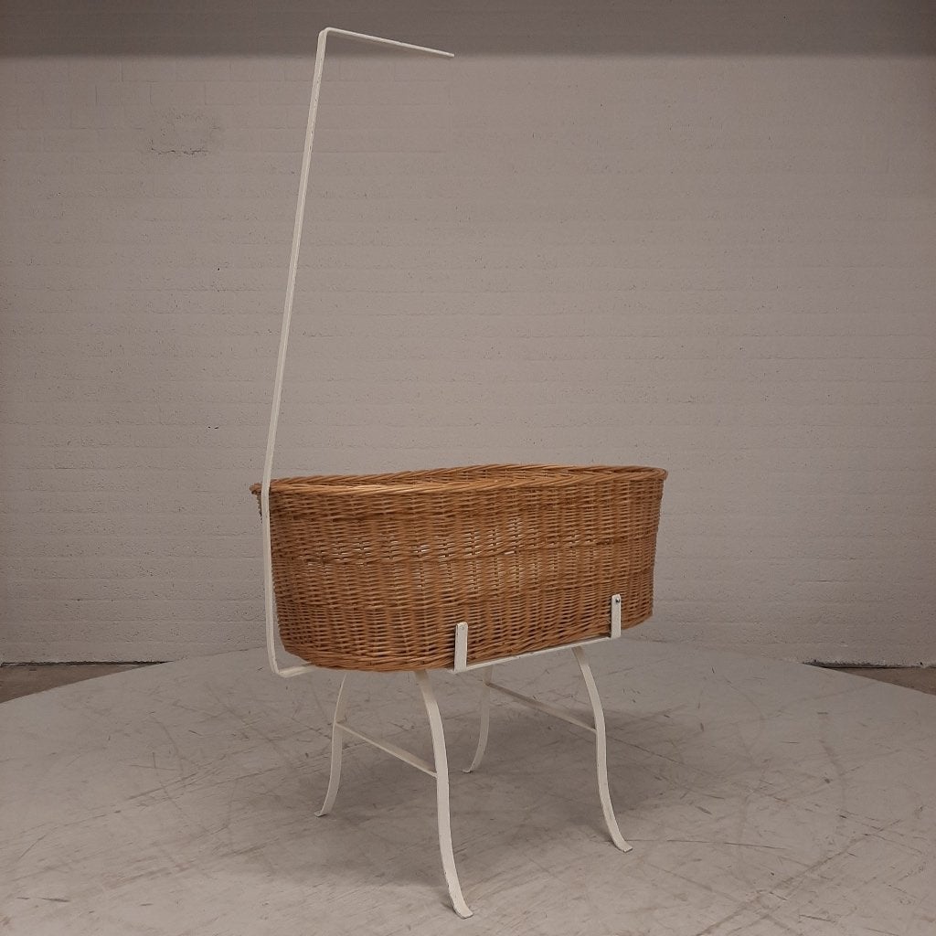Vintage rotan wieg wit ijzeren onderstel, Ophalen, Gebruikt, Wieg, Nvt