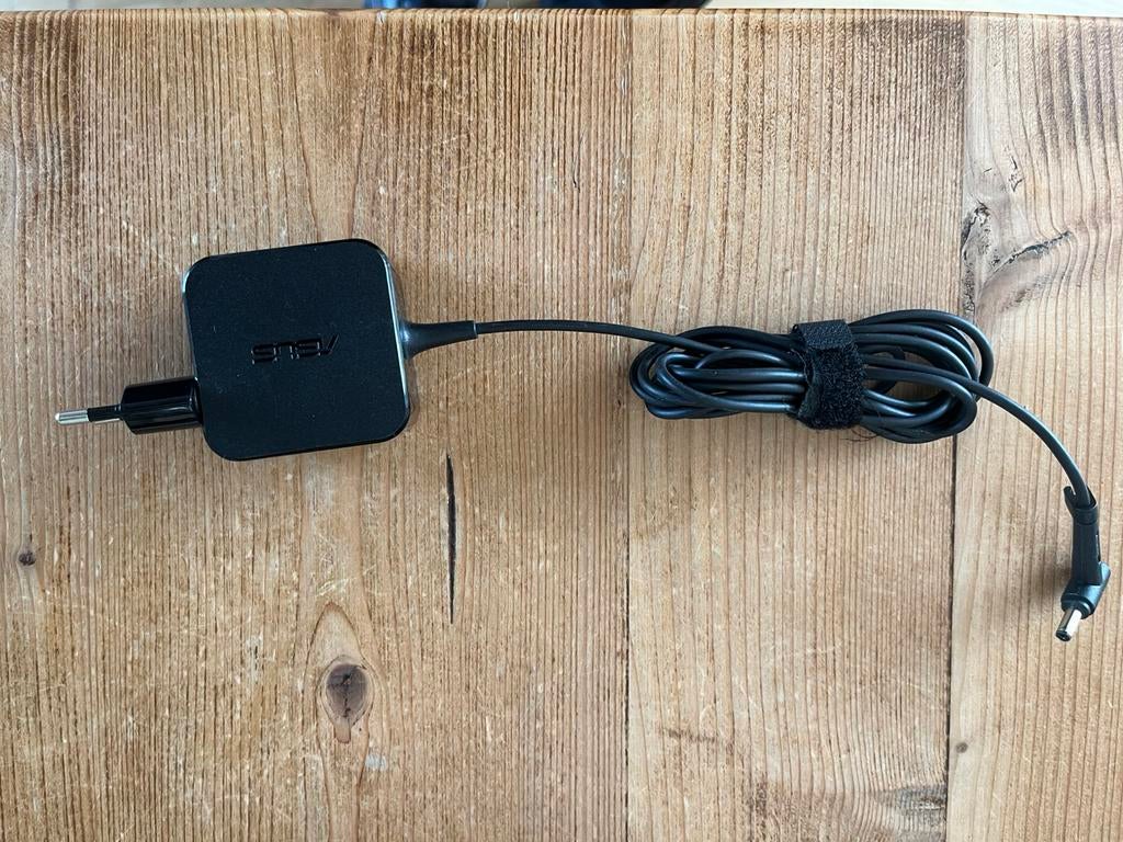 Asus adapter model ADP33AW 19 v 1.75 A, Ophalen of Verzenden, Zo goed als nieuw