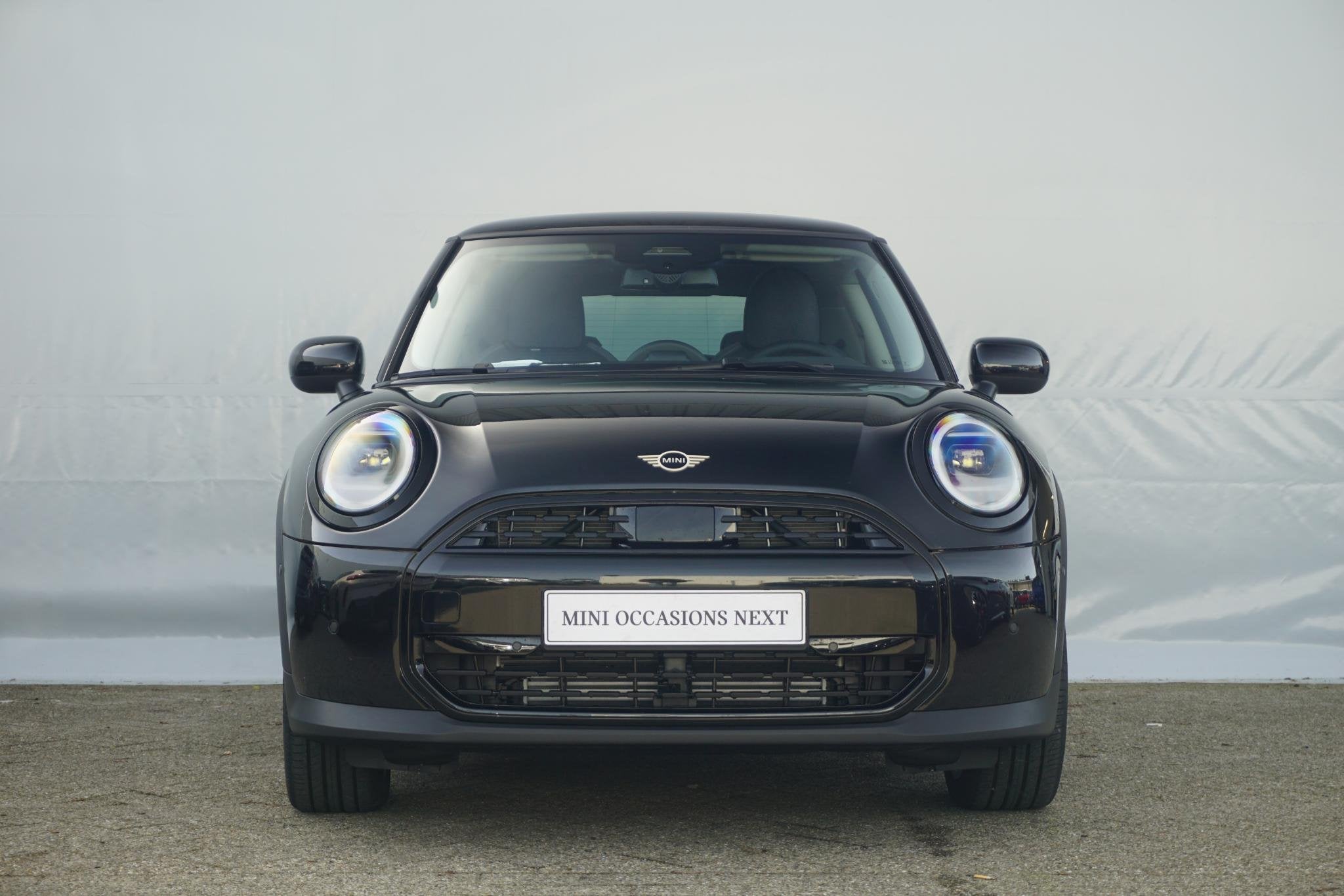 MINI 3-deurs C Classic Trim | Pakket M | Head-Up Display | P, Stoelverwarming, Stof, 156 pk, 4 stoelen