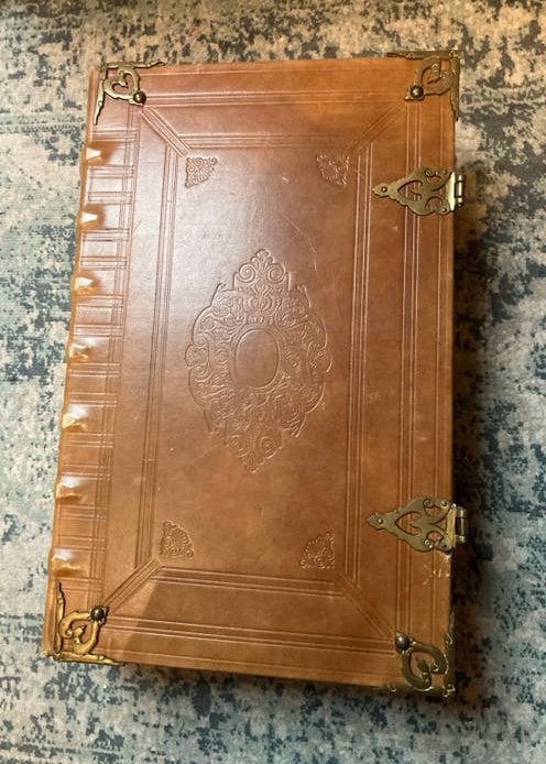 Antieke Statenbijbel met koperen beslag, Antiek en Kunst, Antiek | Boeken en Bijbels, Ophalen of Verzenden