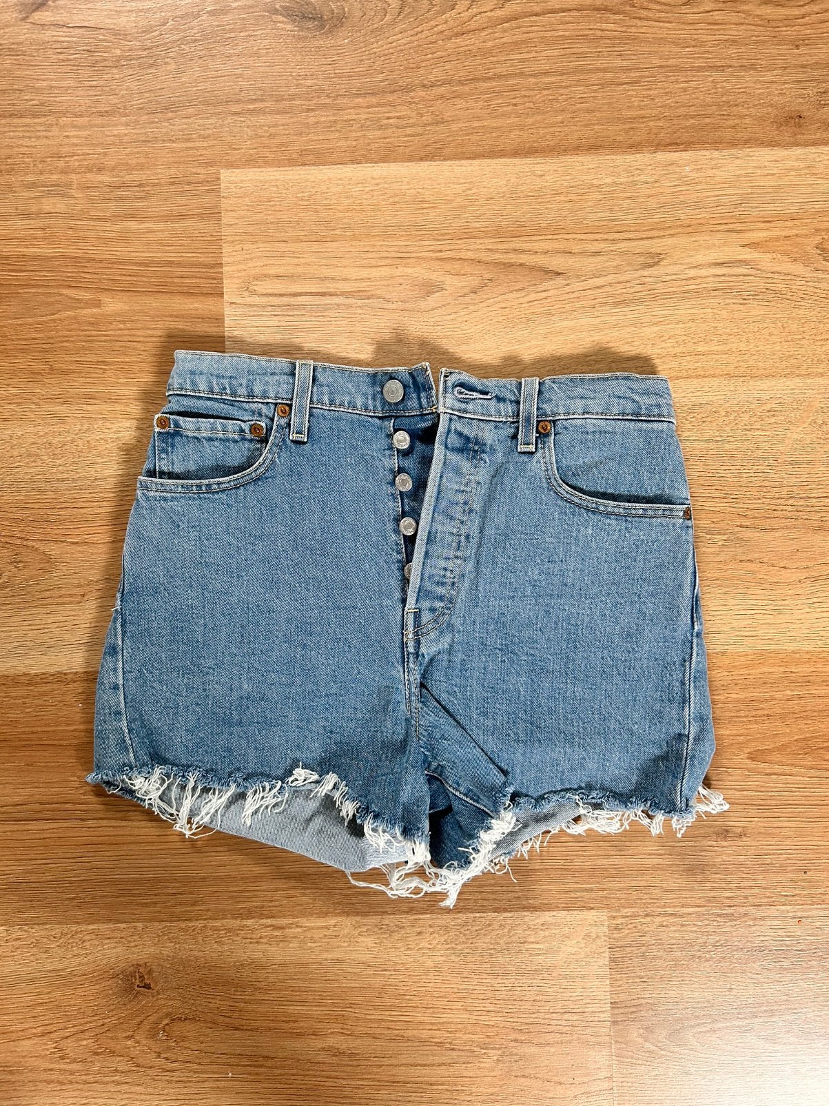 Levi’s ribcage shorts, Kleding | Dames, Spijkerbroeken en Jeans, Ophalen, Zo goed als nieuw, Blauw, W27 (confectie 34) of kleiner