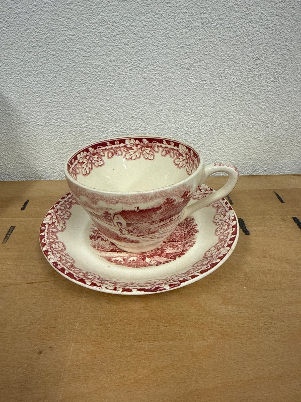 Antieke Boerenhoeve theekop en schotel - rood/wit, Verzenden