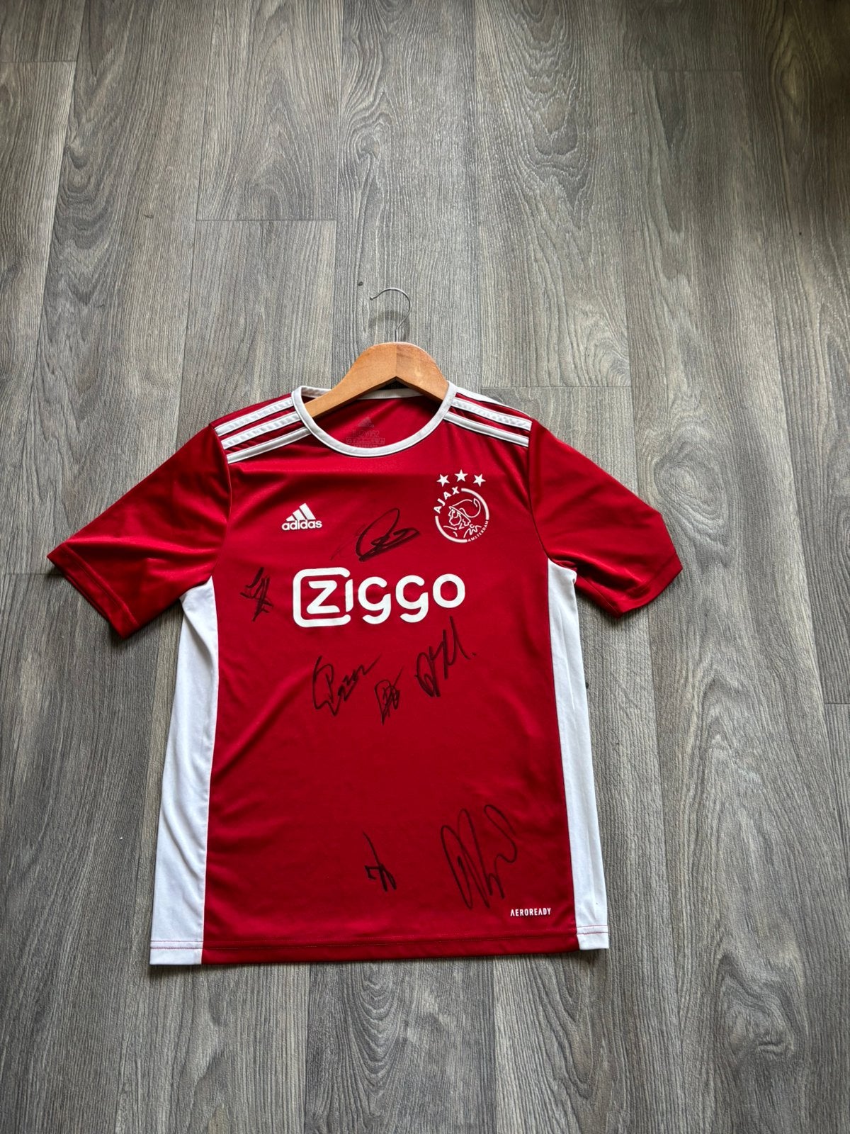 Ajax shirt gesigneerd door meerdere spelers, Maat XS of kleiner, Verzenden, Zo goed als nieuw, Shirt