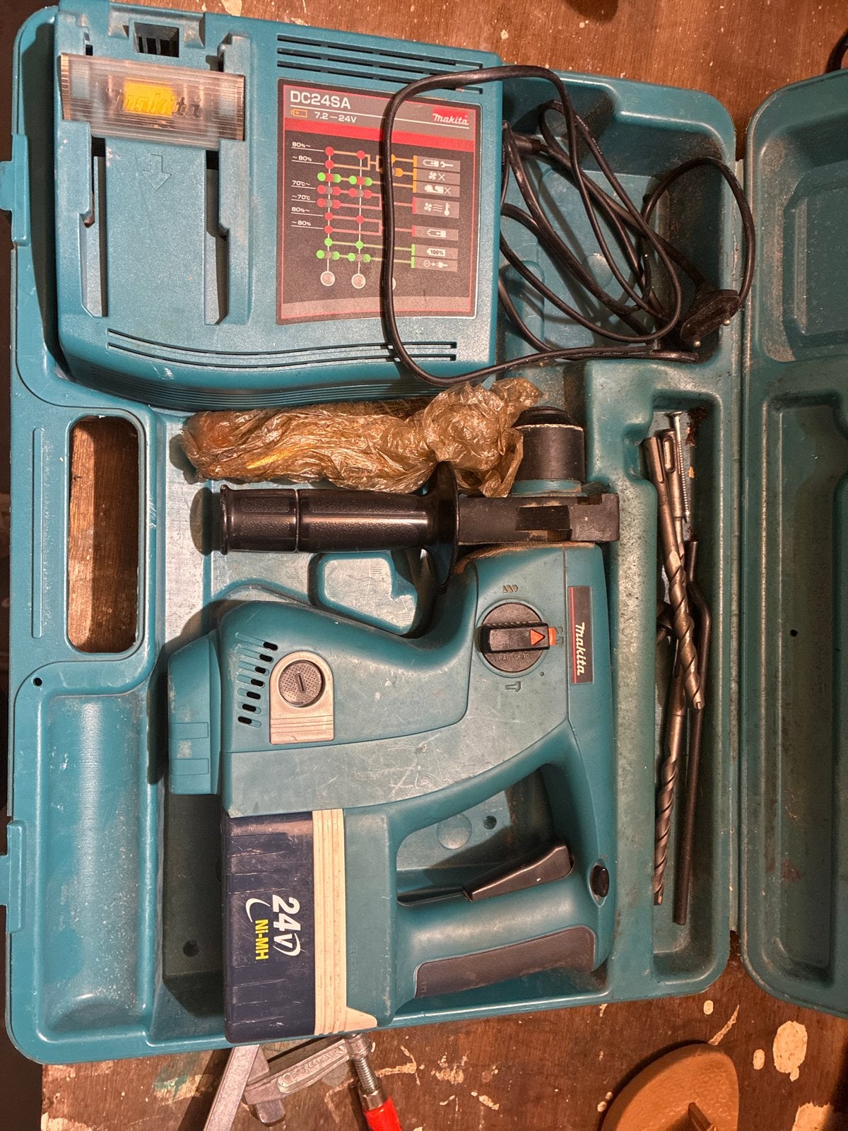 Makita Klopboormachine met Accu en Oplader, Boor- en/of Breekhamer, Ophalen of Verzenden, Klopboormechanisme, Gebruikt