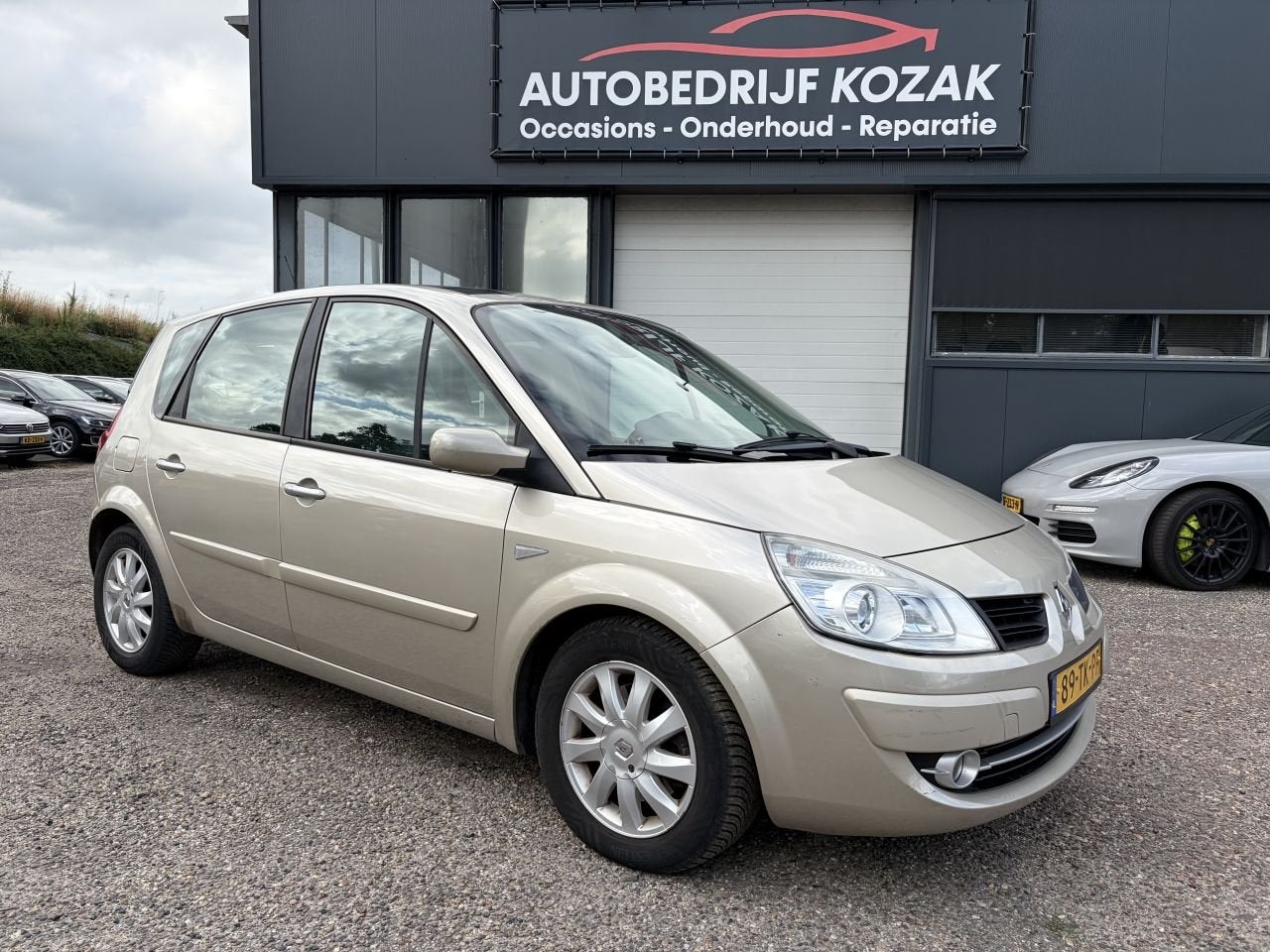 Renault Scénic 2.0-16V Tech Line AUTOMAAT Panorama Cruise N, Auto's, Renault, 1998 cc, 135 pk, Parkeersensor, Beige
