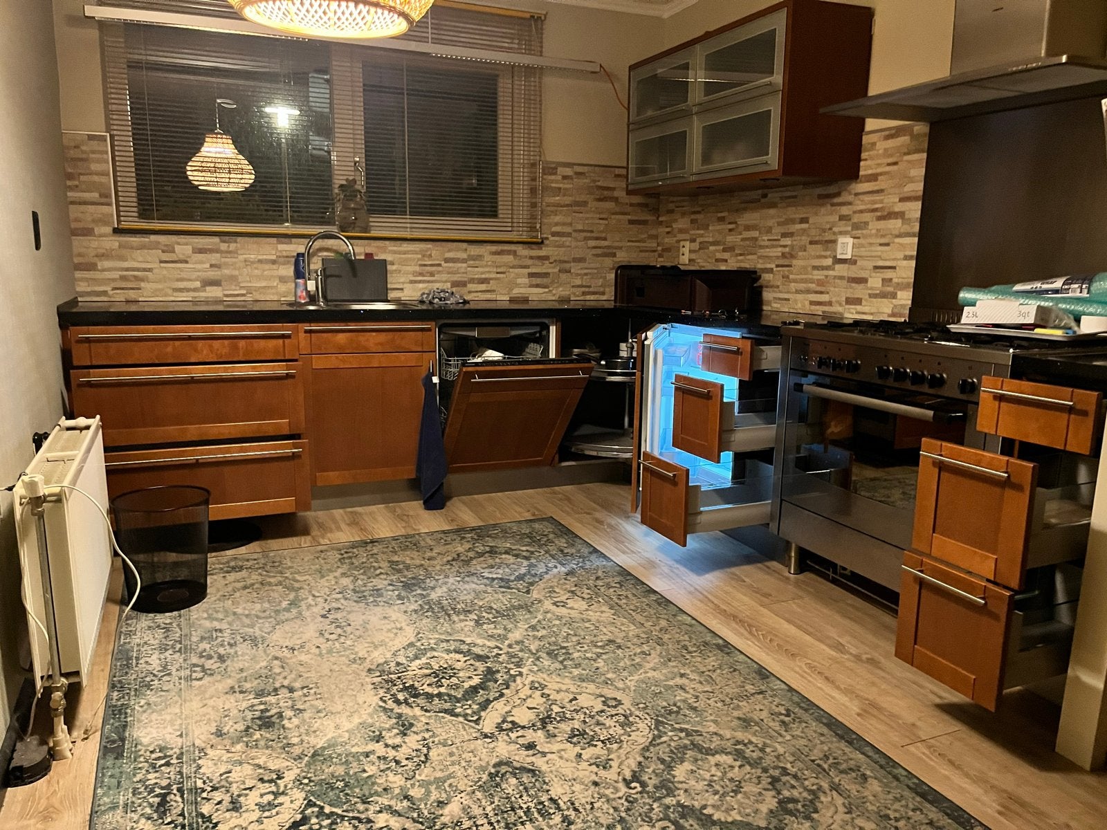 Complete keuken met Siemens vaatwasser, koelkast, Huis en Inrichting, Keuken | Complete keukens, Ophalen, Gebruikt, Bruin, Hoekkeuken