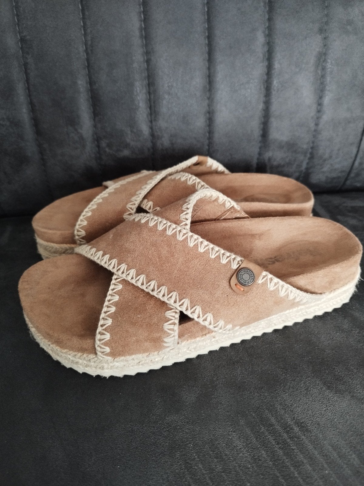 leuke slipper. merk refresh. maat 38. zacht voetbed, Ophalen of Verzenden, Zo goed als nieuw