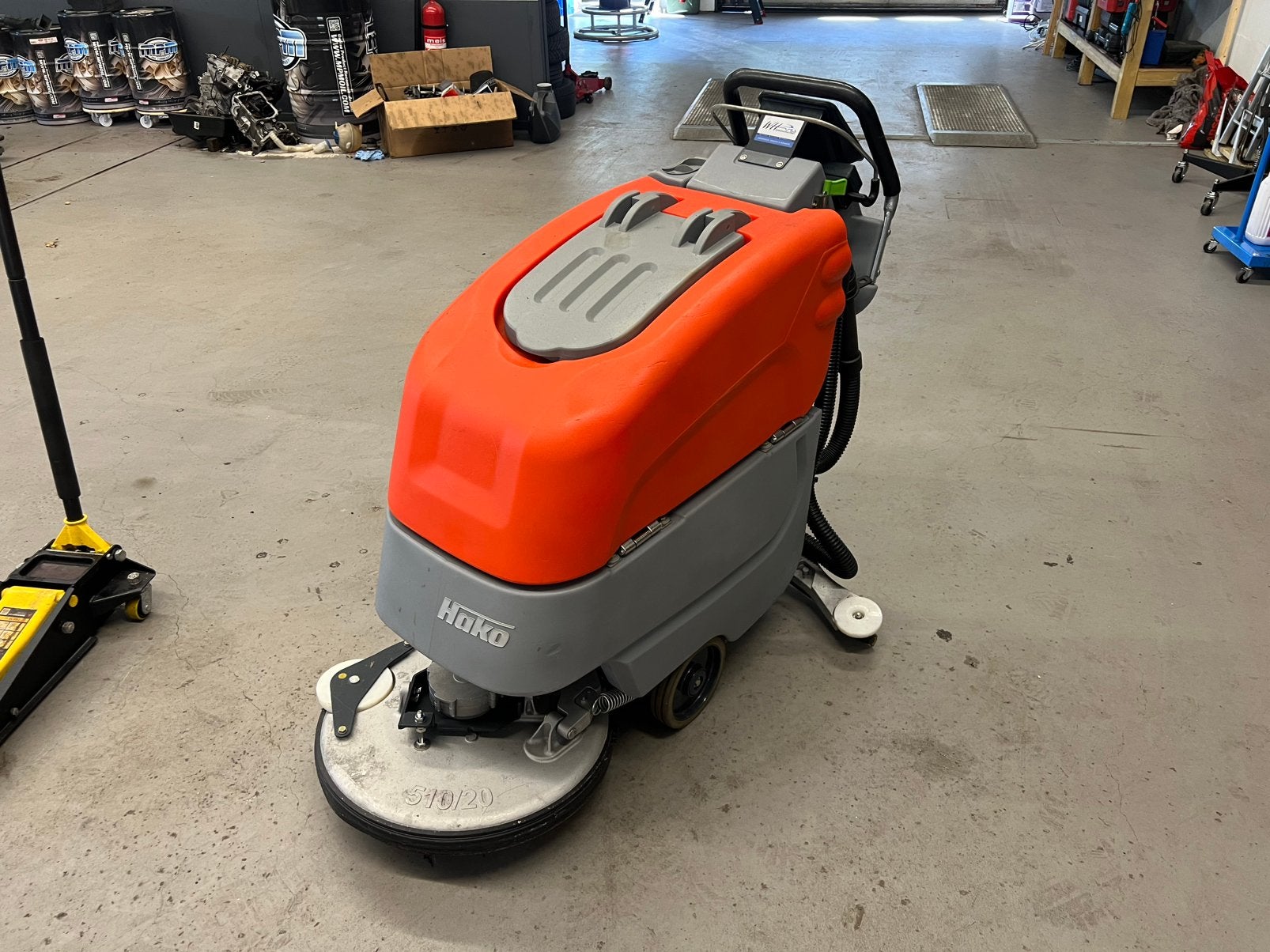 HAKO B45 Scrubmaster, Ophalen, Zo goed als nieuw, Schrobmachine