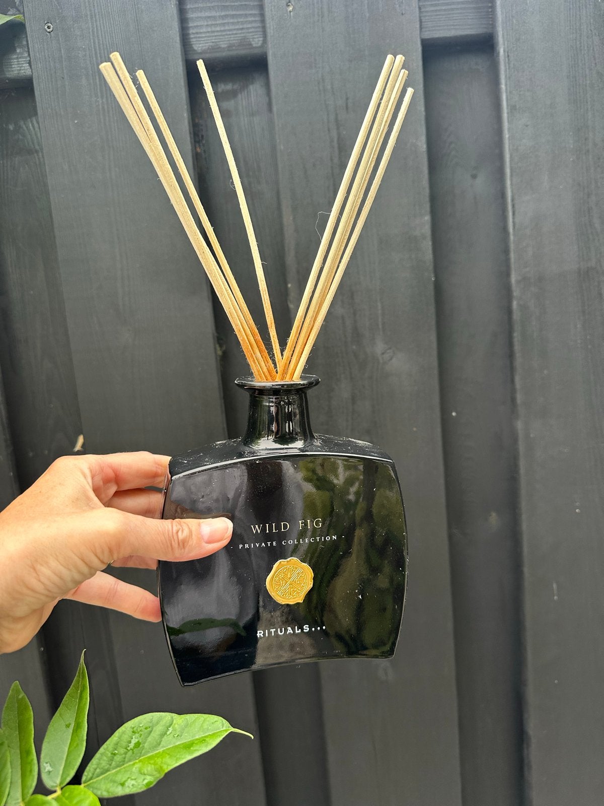 Grote Rituals Wild Fig geurstokjes fles, Huis en Inrichting, Ophalen of Verzenden, Gebruikt, Zwart, Glas