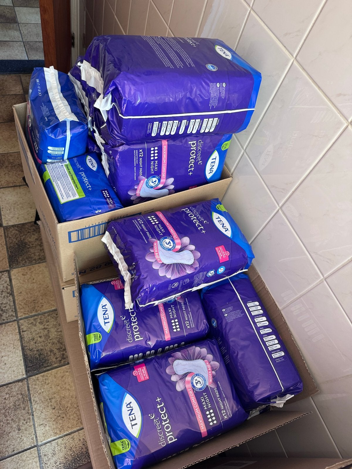 Tena discreet protect+ maxi pads 24x12 pads, Diversen, Verpleegmiddelen, Ophalen
