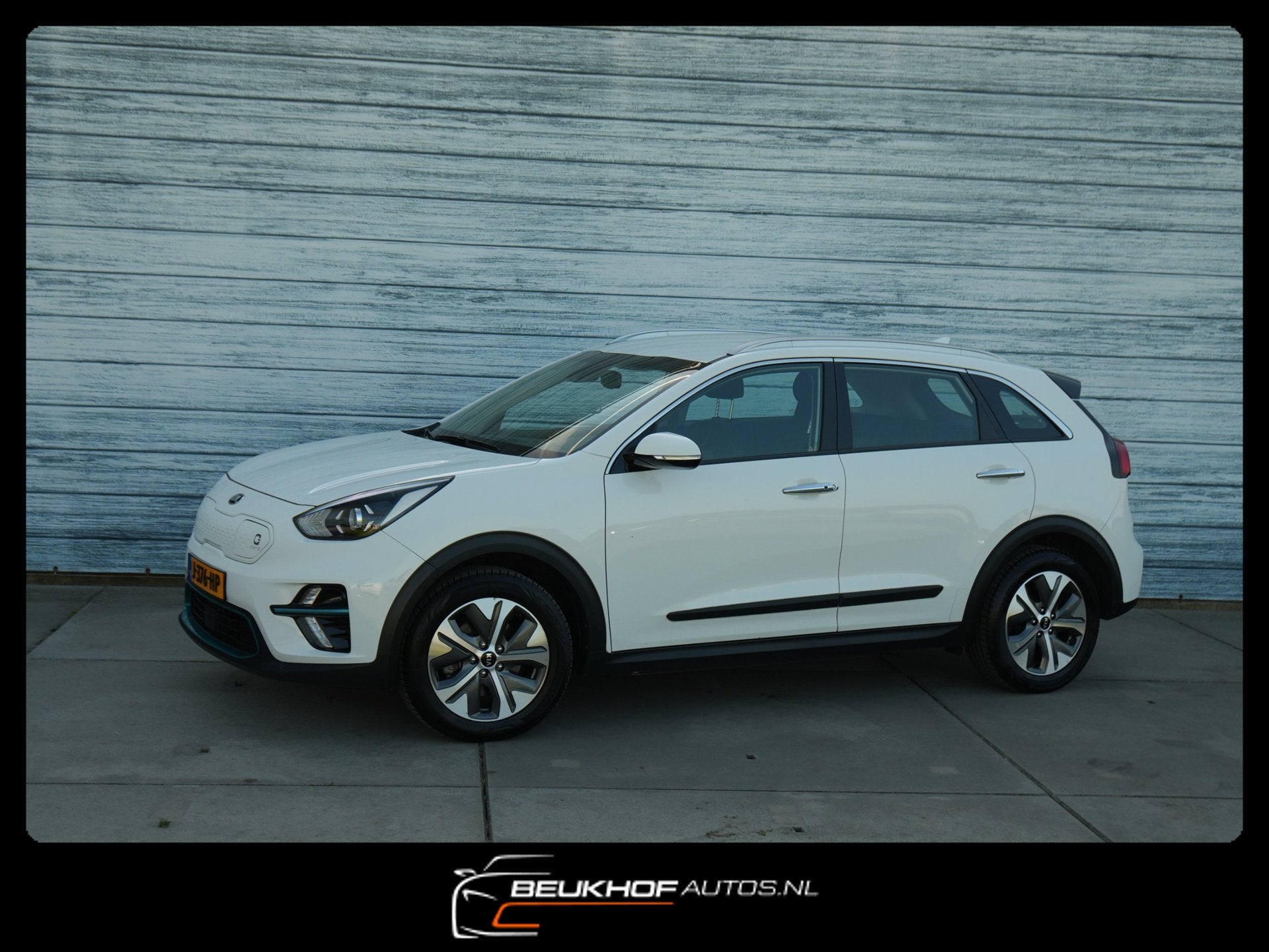 Kia E-Niro DynamicLine 64 kWh Leer Carplay Camera Soh 100%, Gebruikt, Zwart, 174 min, Wit