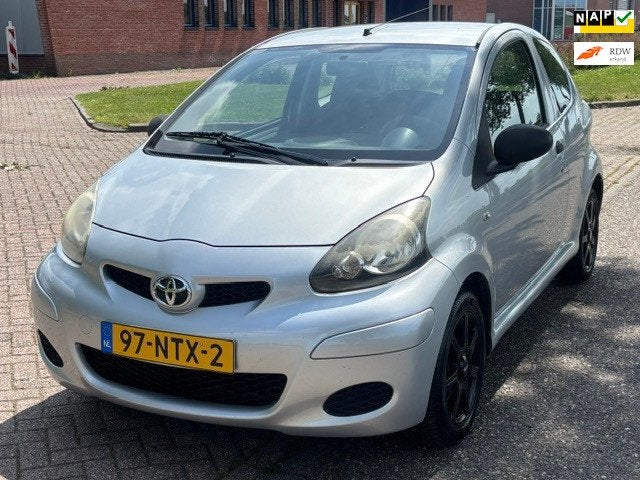 Toyota Aygo 1.0-12V Access 3-Drs Audio-CD/MP3 Colorpakket LM, Voorwielaandrijving, Euro 5, Stof, Gebruikt