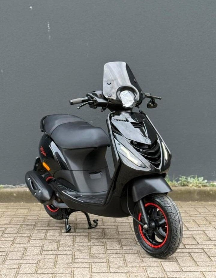 Piaggio Zip I-Get 2018 Glans Zwart | Full Led | Garantie ✅, Fietsen en Brommers, Handleidingen en Instructieboekjes, Ophalen of Verzenden