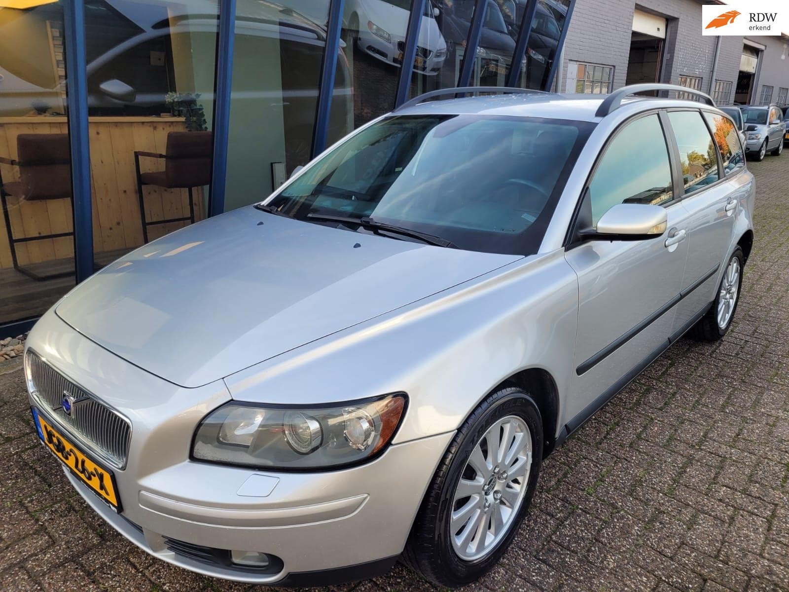 Volvo V50 2.4i Kinetic 170PK Automaat Youngtimer, Stof, Gebruikt, Zwart, 700 kg