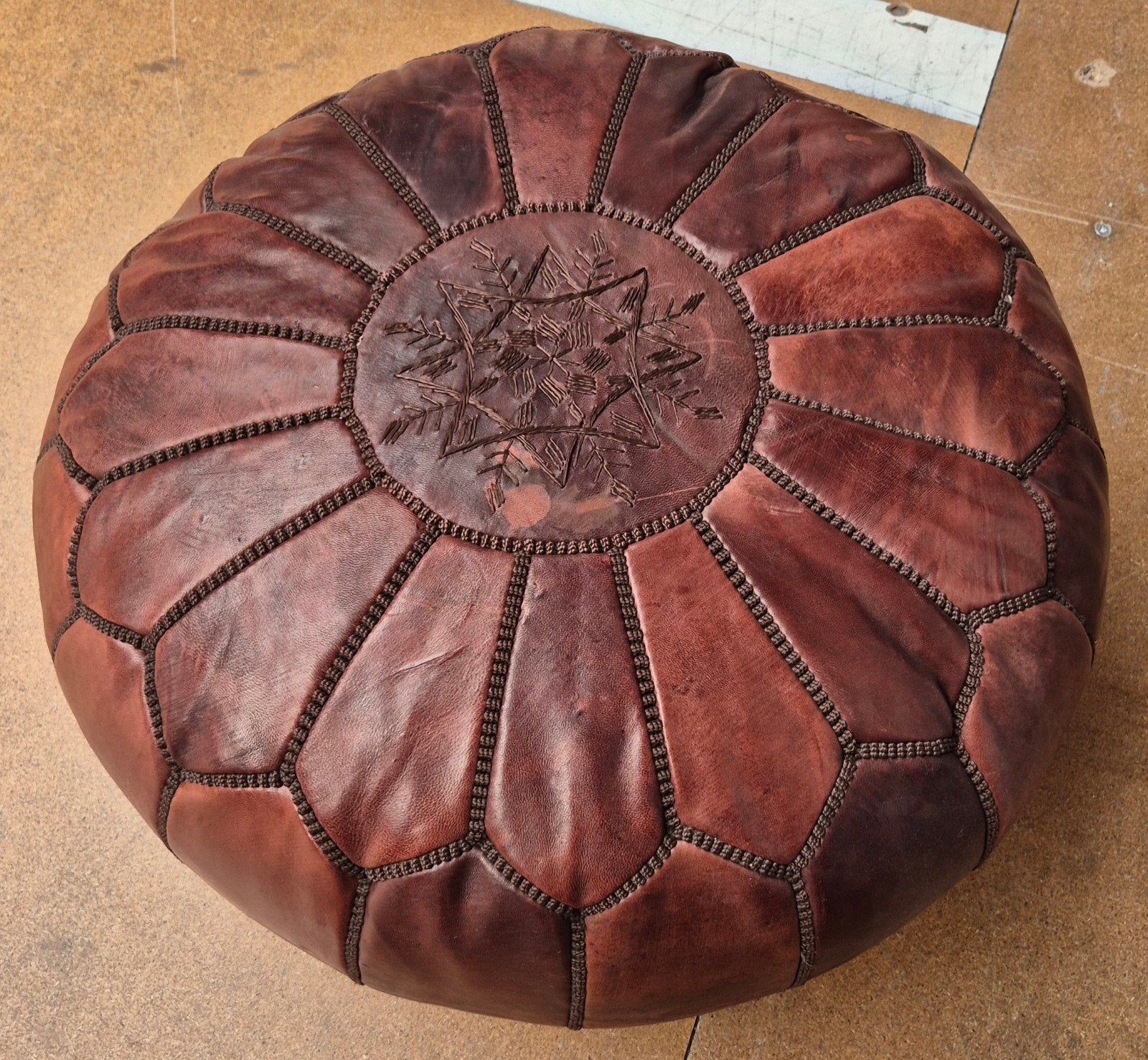nieuwe Marokkaanse handgemaakte leren poef, gevuld, Minder dan 50 cm, Rond, Nieuw, Ophalen of Verzenden