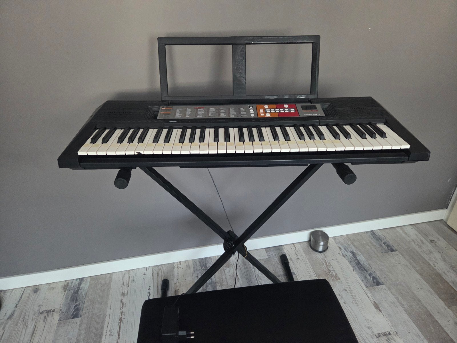 Yamaha PSR-F50 keyboard met standaard en krukje, Muziek en Instrumenten, Keyboards, Yamaha, Ophalen of Verzenden, Met standaard
