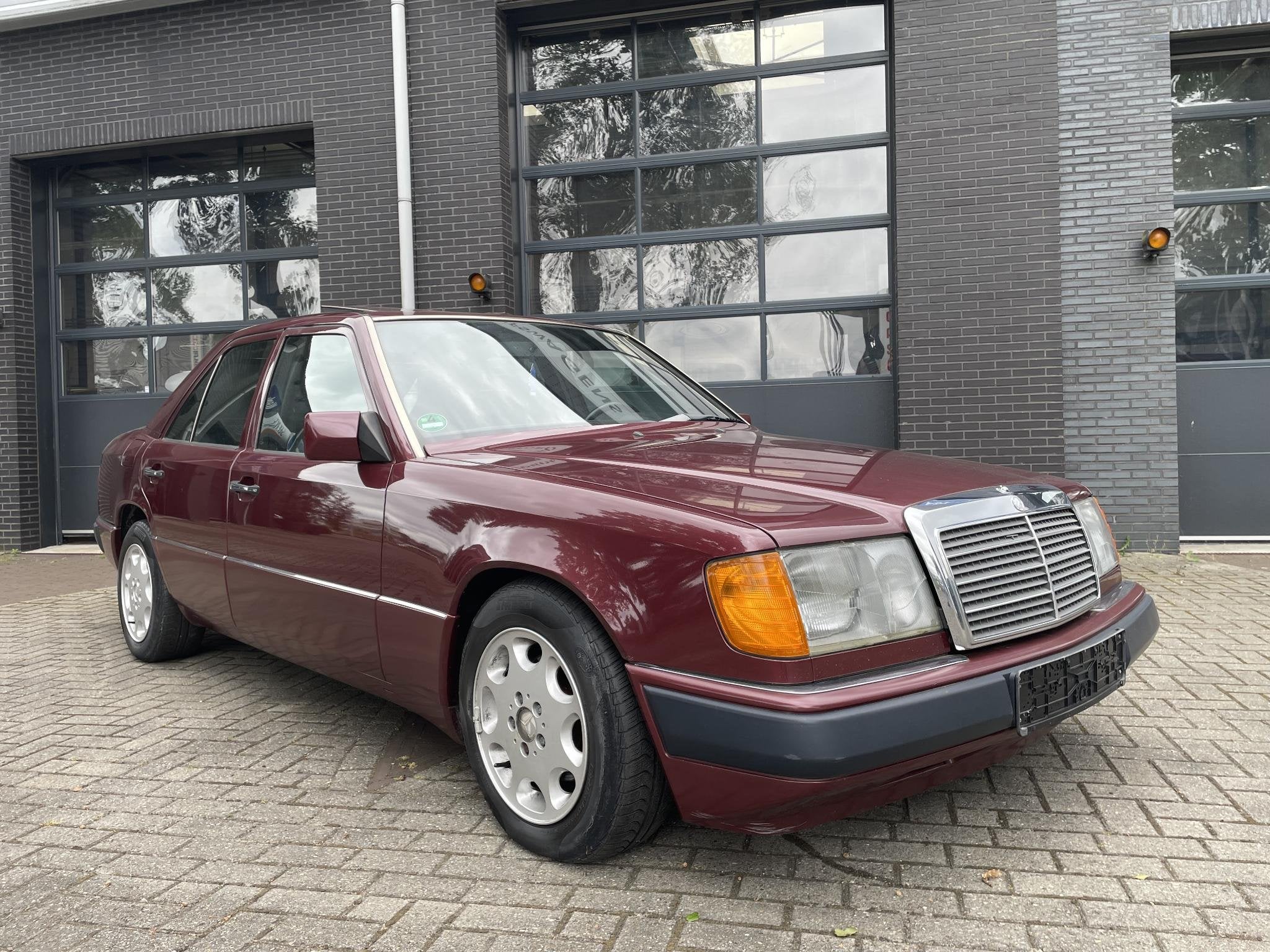 Mercedes-Benz 200-500 (W124) 300 E, Auto's, Automaat, 179 pk, Bedrijf, 2960 cc