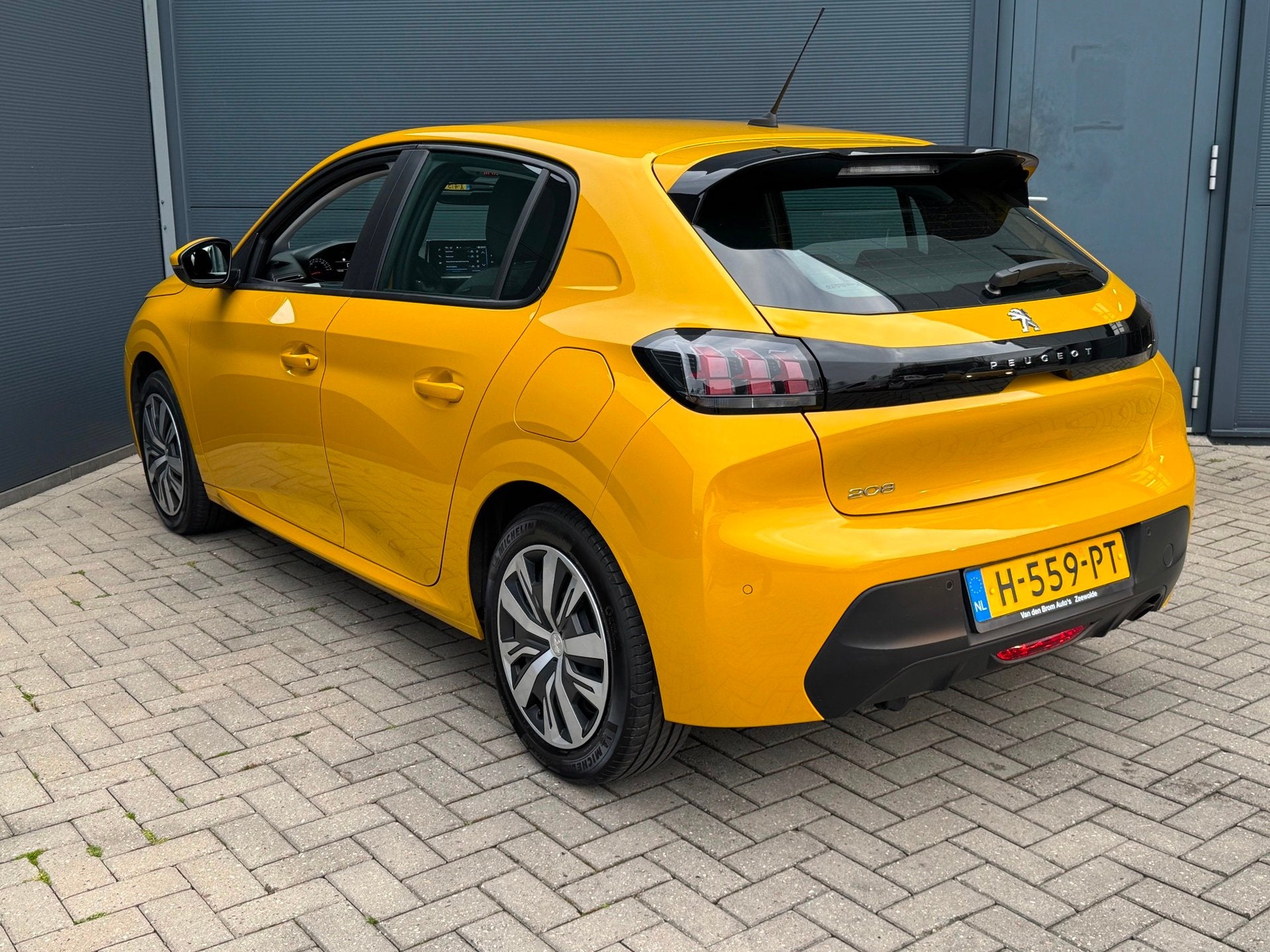 Peugeot 208 1.2 PureTech / Automaat / Carplay / Nap / Trekha, 101 pk, Gebruikt, Euro 6, 3 cilinders