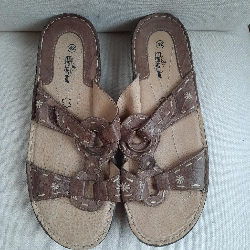 BEEGLE slippers bruin leer maat 42 - nieuw -, Bruin, Beegle, Nieuw, Ophalen of Verzenden