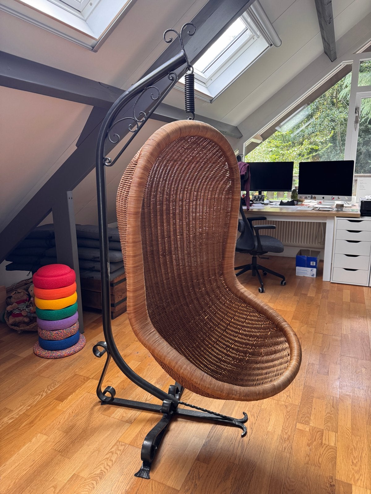 Vintage rotan hangstoel met frame, Ophalen, Gebruikt, Bruin, Riet of Rotan