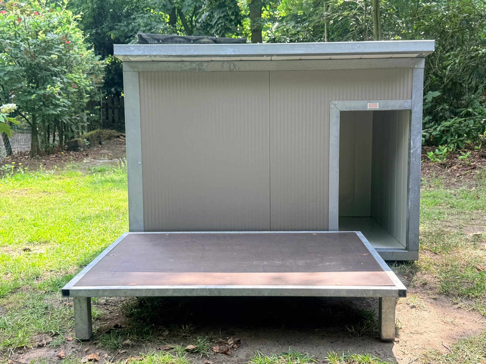 Hondenhok geïsoleerd, Macdaniels + verhoogde ligplaats., Dieren en Toebehoren, Hondenhokken, Ophalen, 110 cm of meer, 65 tot 100 cm