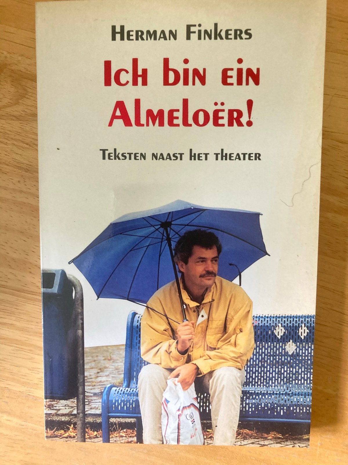 Herman Finkers - Ik ben ein Almeloër! Teksten naast het thea, Ophalen of Verzenden, Gelezen, Nederland