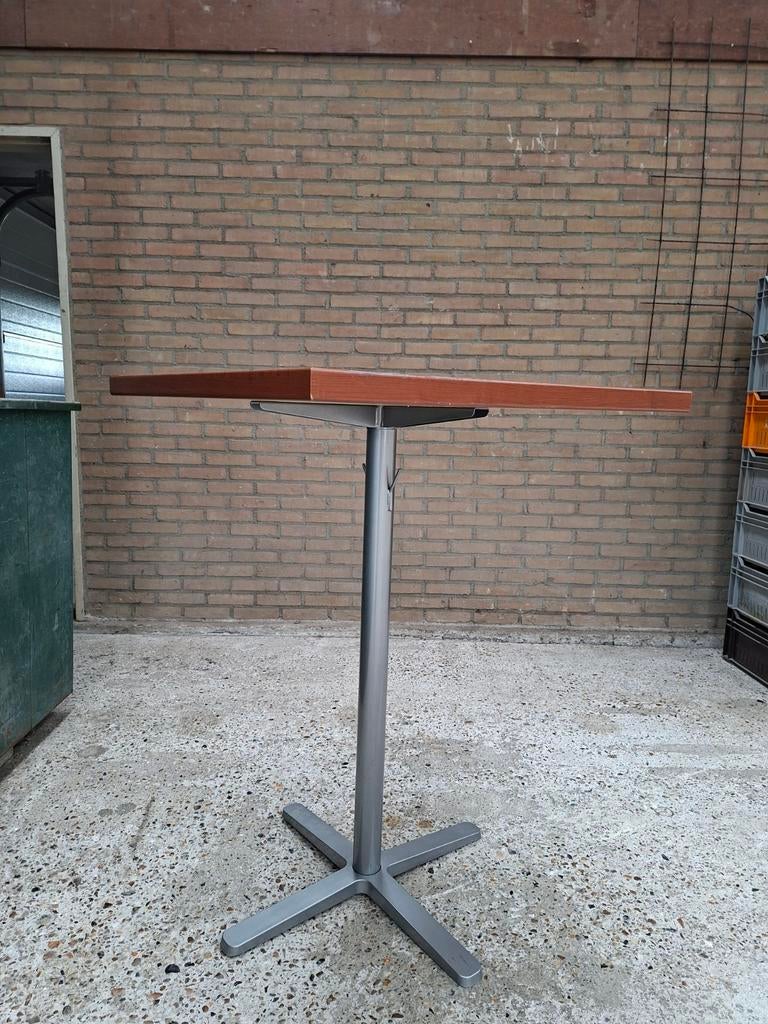 Statafel vierkant - Bruin blad met metalen poot, Ophalen, Gebruikt