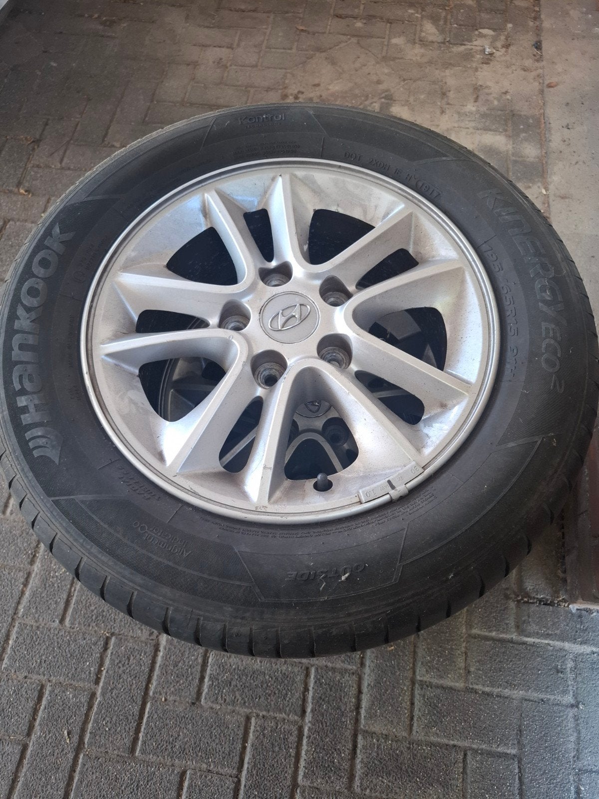 Hyundai velgen inclusief banden, Auto-onderdelen, Banden en Velgen, Ophalen, Gebruikt, 15 inch, Banden en Velgen