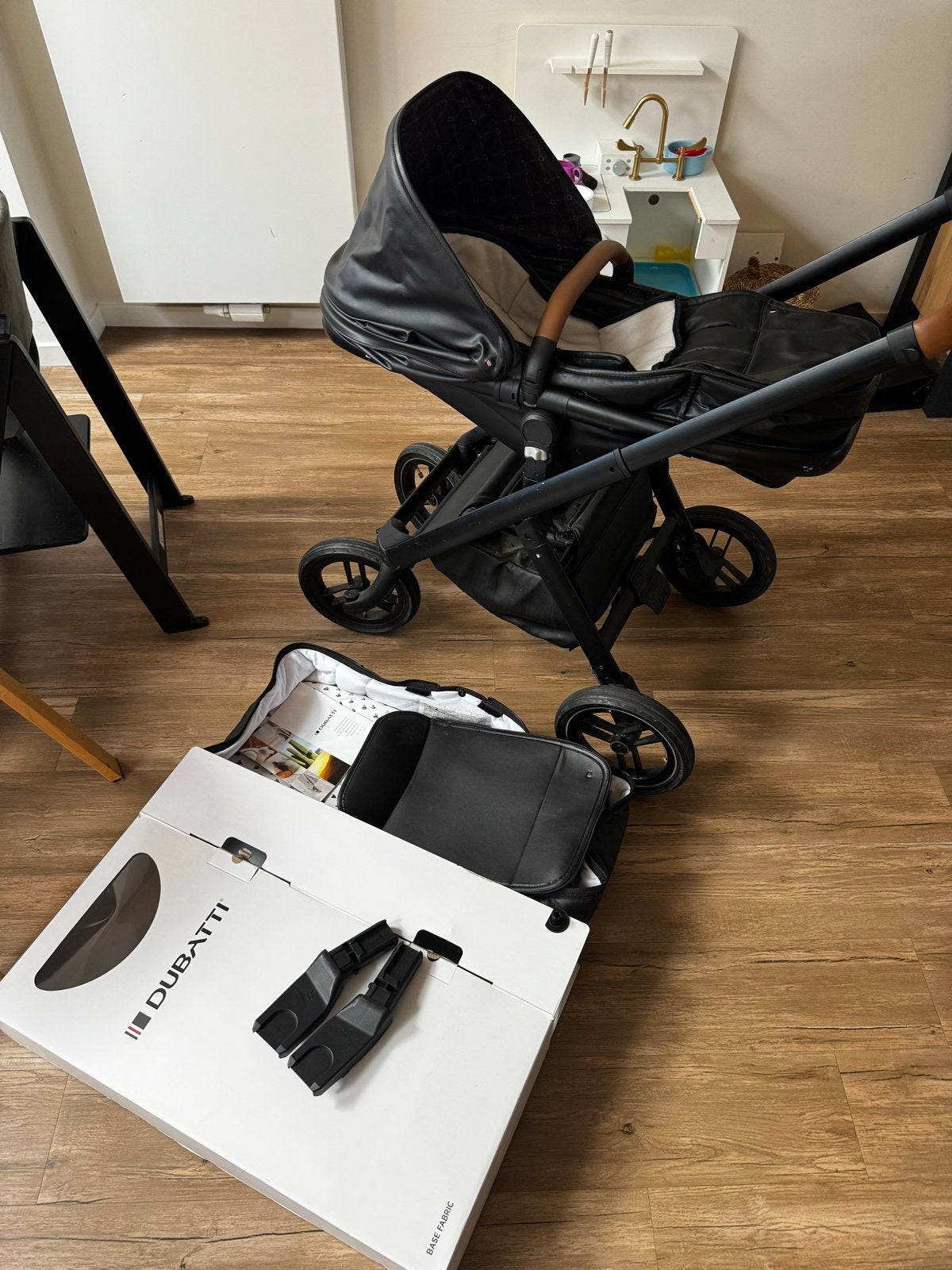Dubatti One Kinderwagen Zwart leren uitvoering -Complete Set, Gebruikt, Combiwagen, Met reiswieg, Ophalen