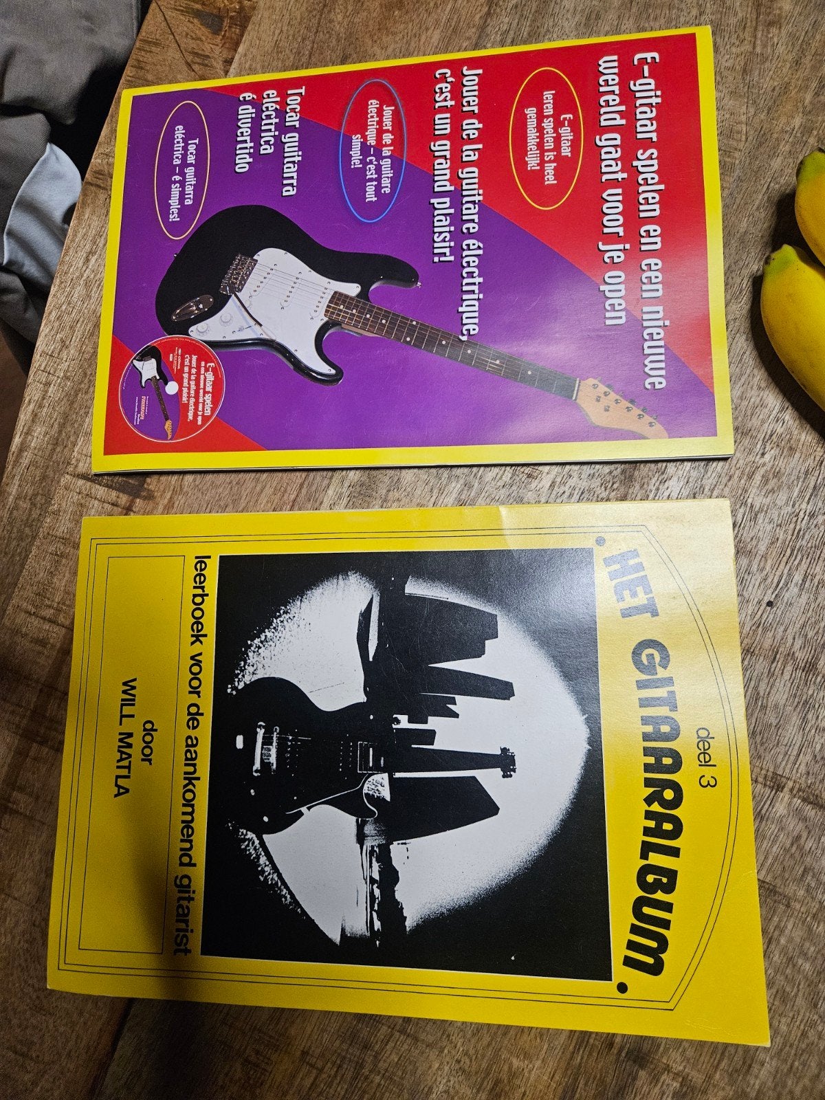 Twee gitaarboeken / lesboeken (elektrische gitaar + CD)