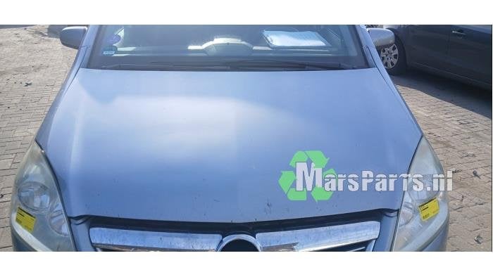 Motorkap van een Opel Zafira (Z163)