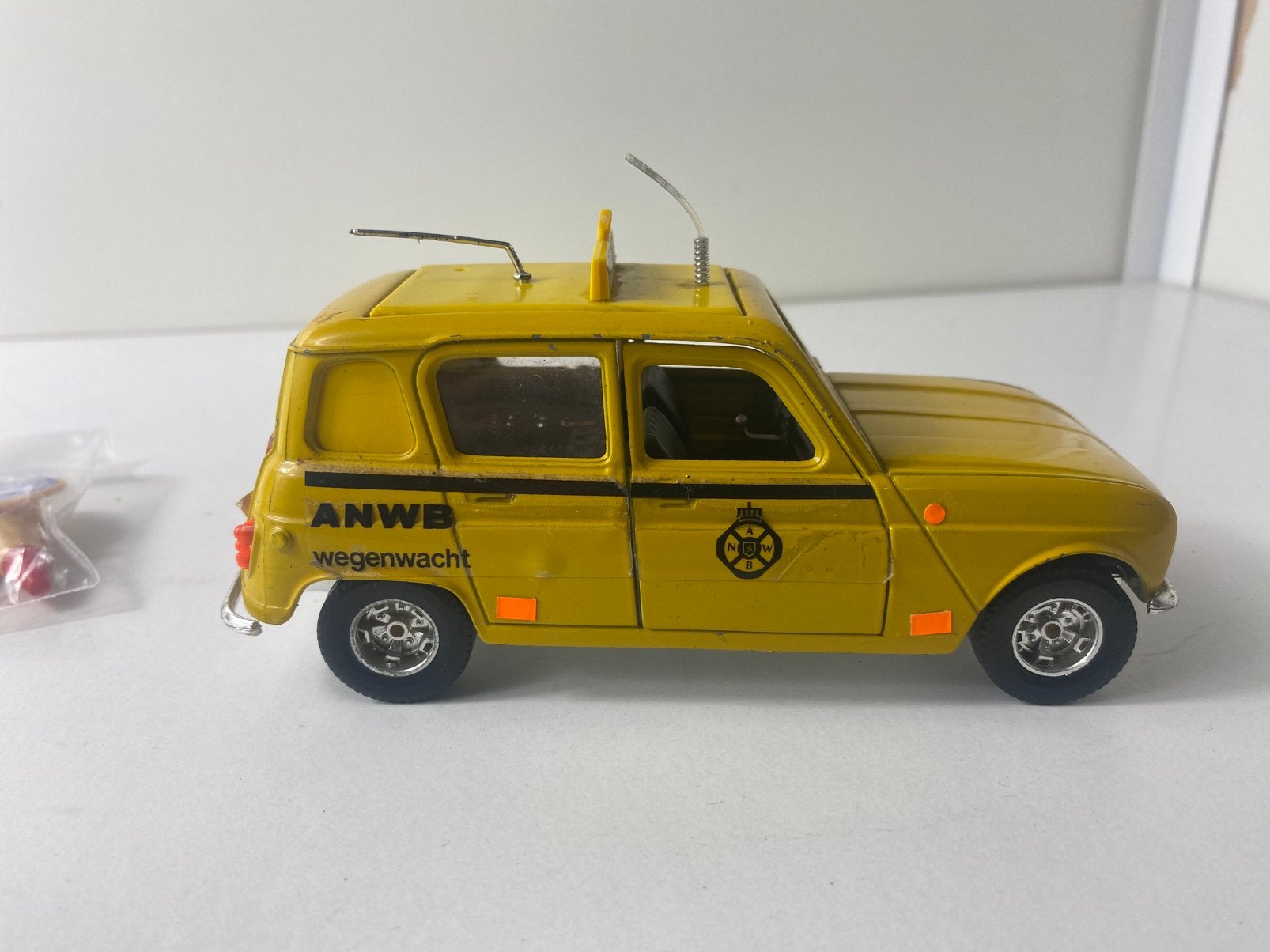 1:24 RENAULT 4L-ANWB wegenwacht-iconisch model uit 1979, Ophalen of Verzenden, Auto, Bburago
